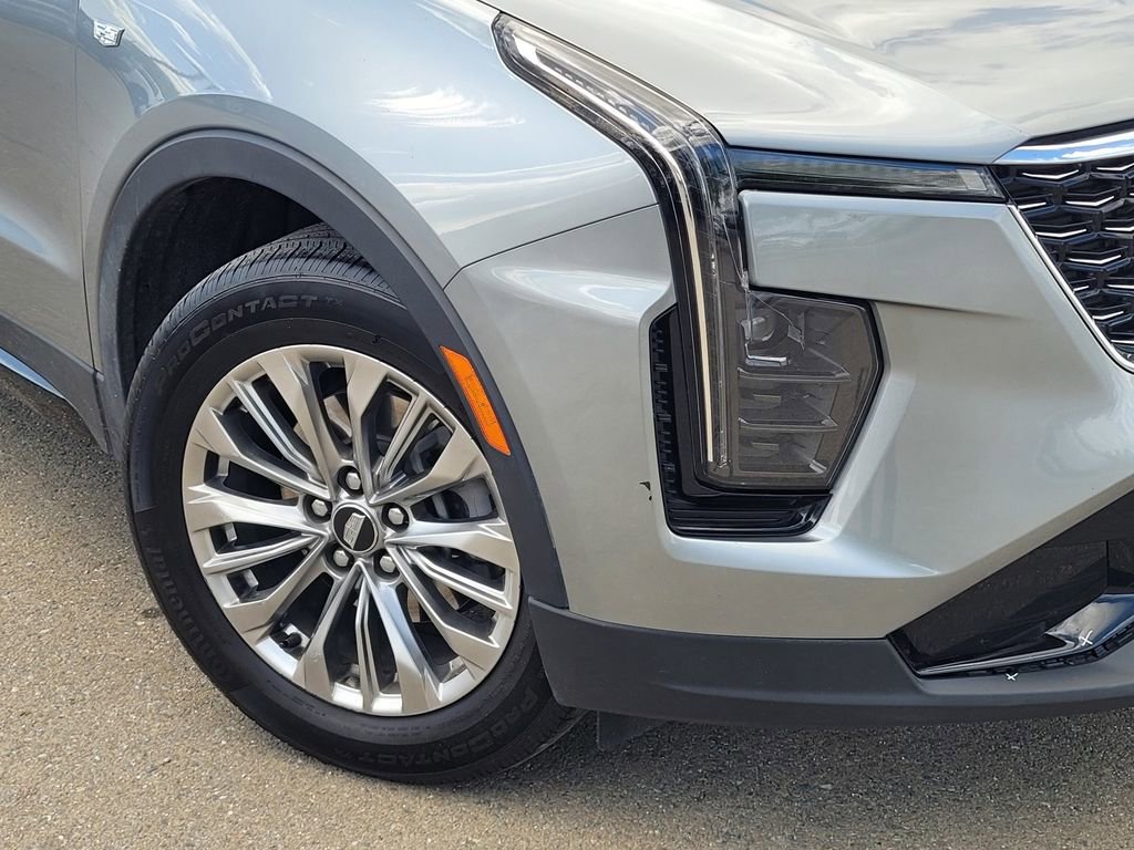 Used 2024 Cadillac XT4 Premium Luxury image 2