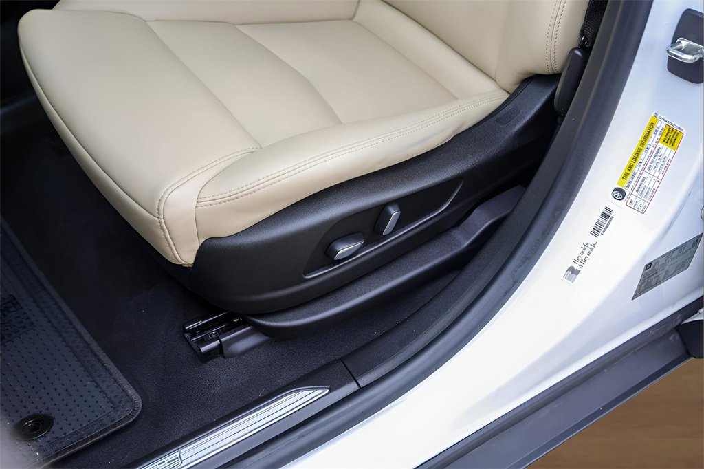 Used 2017 Cadillac XT5 FWD image 8