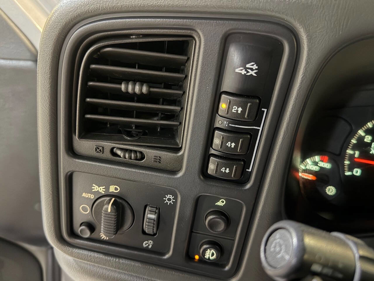 Used 2006 Chevrolet Silverado 3500 LT w/ Heavy-Duty Power Package AWD/4WD image 10