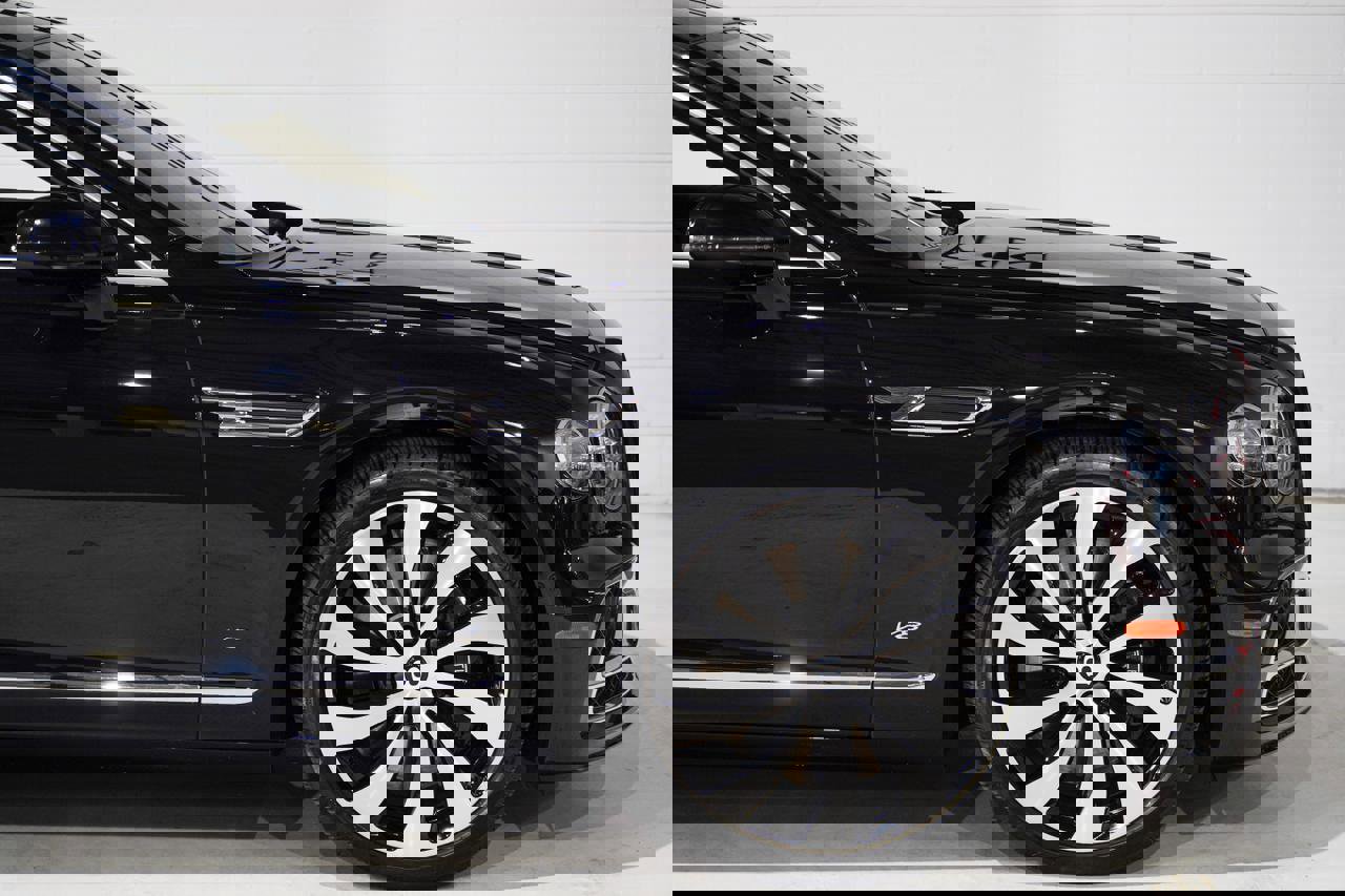 Used 2022 Bentley Flying Spur V8 image 21