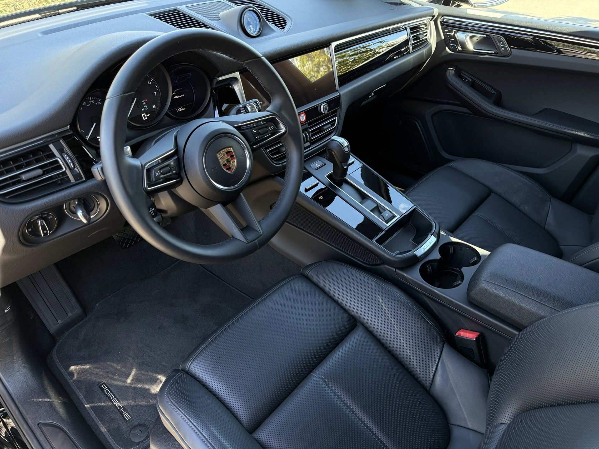 Used 2025 Porsche Macan image 4