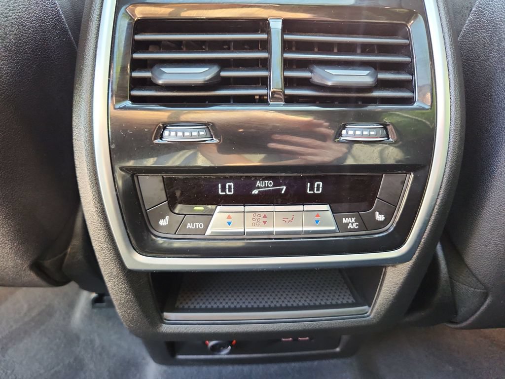Used 2026 BMW X7 M60i AWD/4WD image 27
