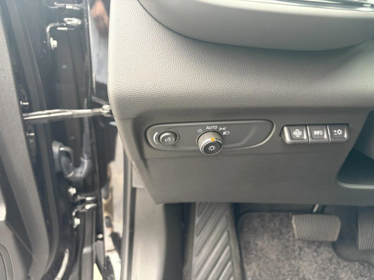 Used 2023 Buick Envision Avenir image 12