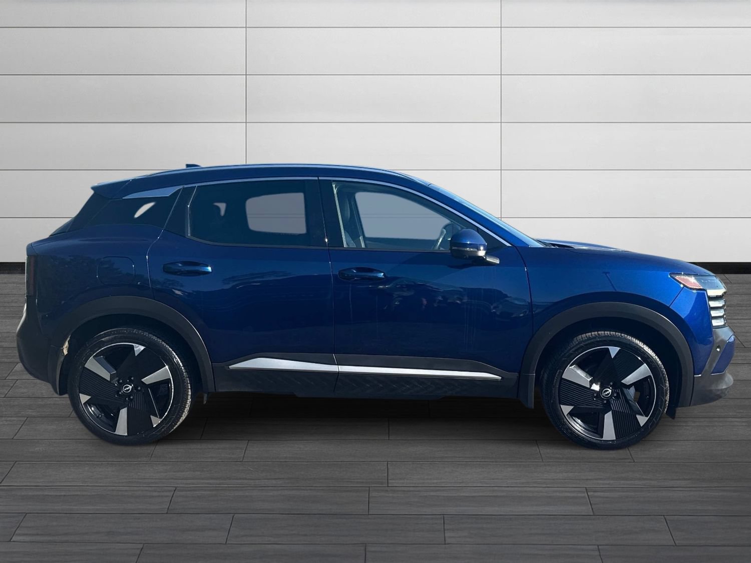 Used 2025 Nissan Kicks SR AWD/4WD image 3