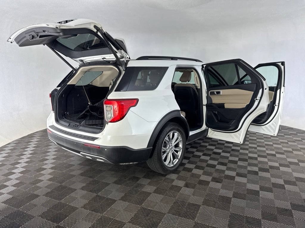 Used 2020 Ford Explorer XLT w/ Equipment Group 202A AWD/4WD image 15