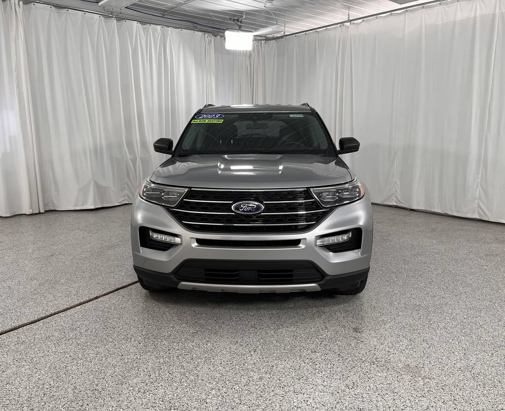 Used 2023 Ford Explorer XLT w/ Equipment Group 202A AWD/4WD image 18