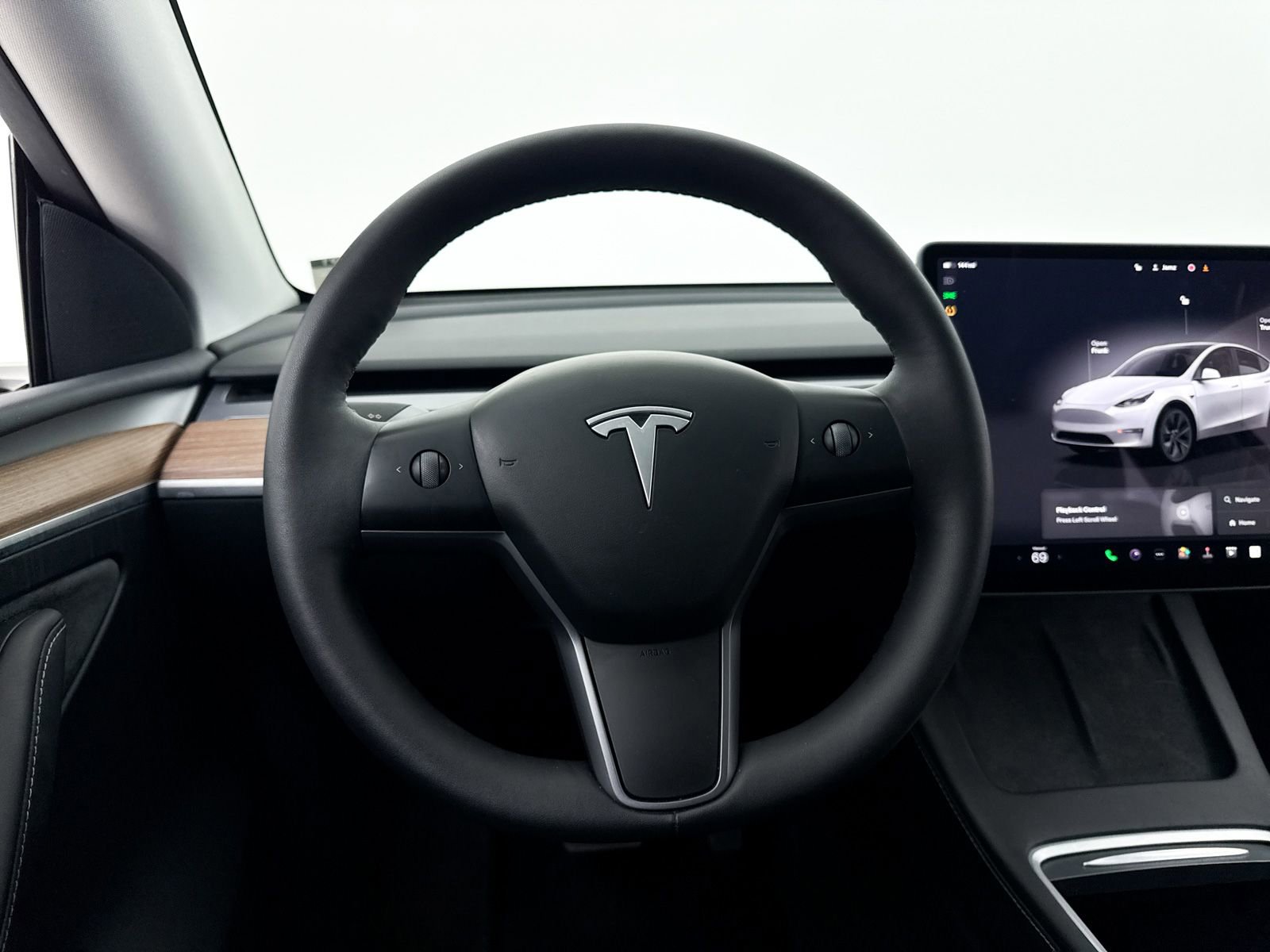 Used 2024 Tesla Model Y Long Range image 3