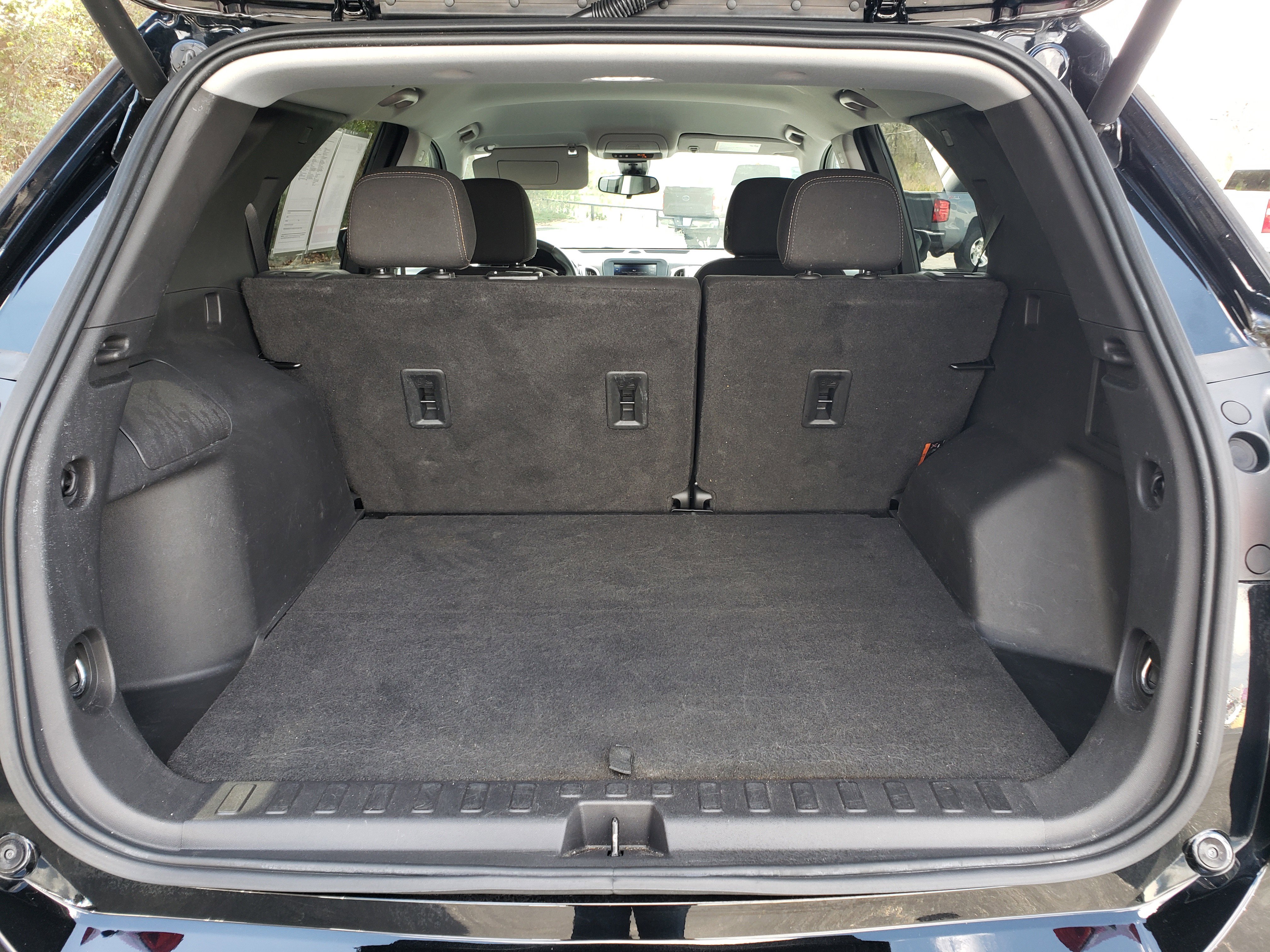 Used 2022 Chevrolet Equinox LT w/ Driver Convenience Package image 9