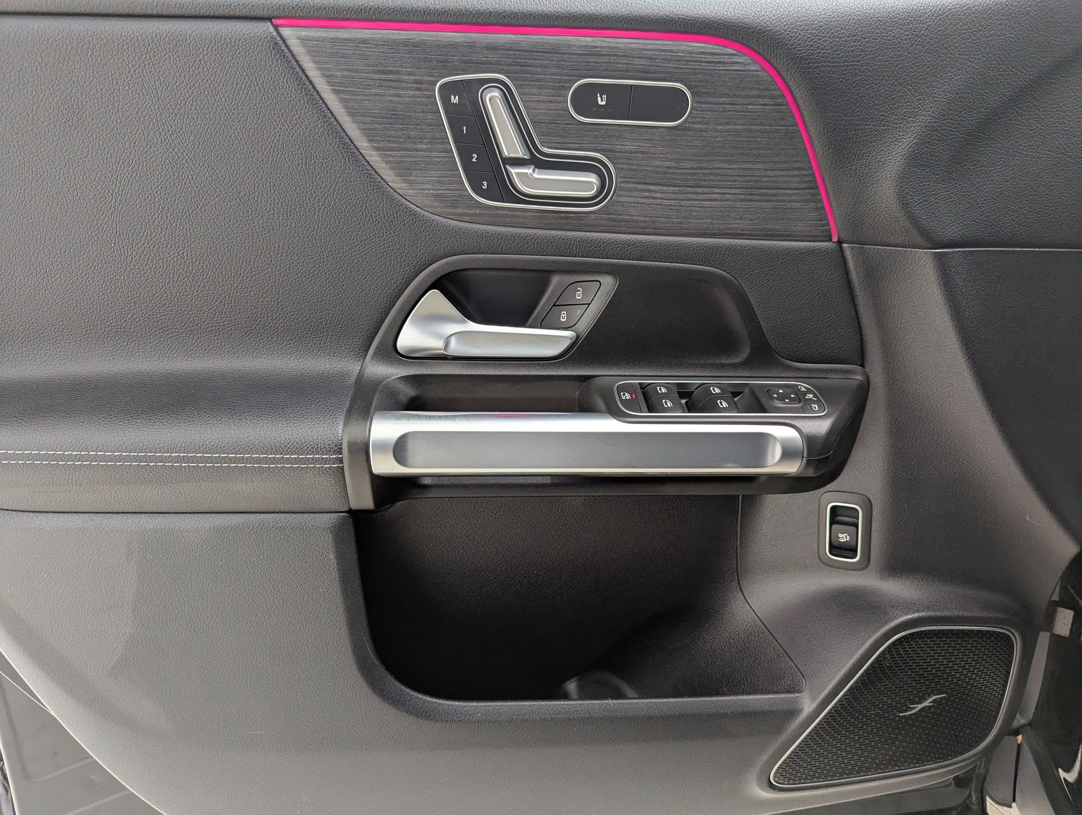 Used 2021 Mercedes-Benz GLB 250 4MATIC image 13