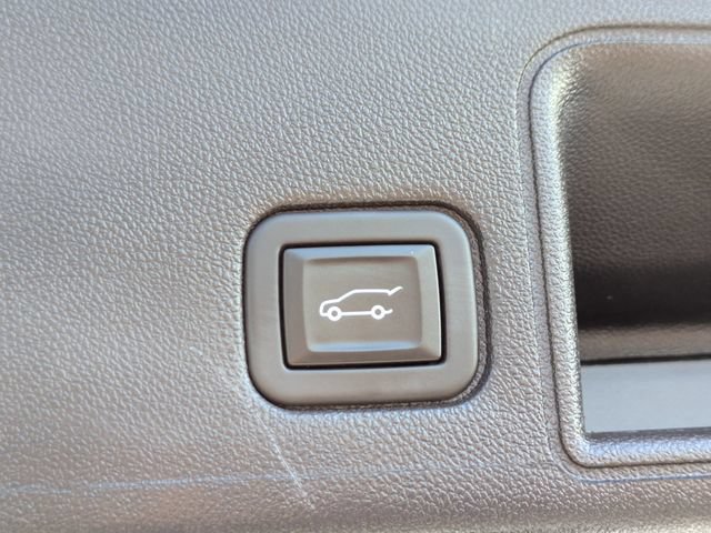 Used 2024 GMC Terrain SLT AWD/4WD image 13