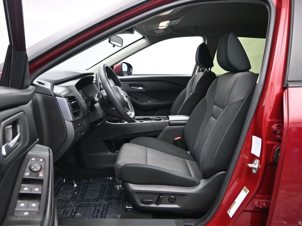 Used 2024 Nissan Rogue SV image 27