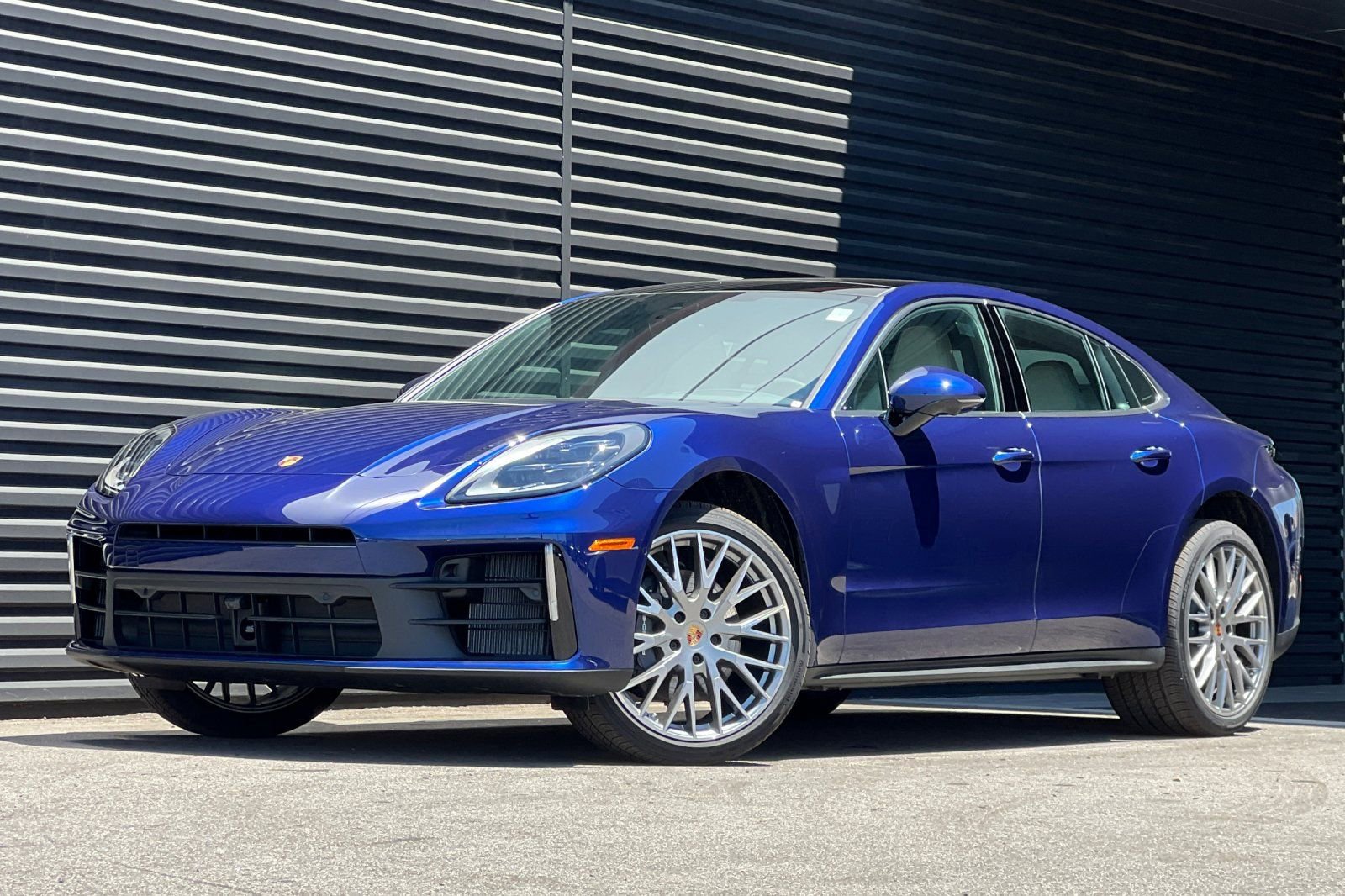 Used 2024 Porsche Panamera 4 image 1