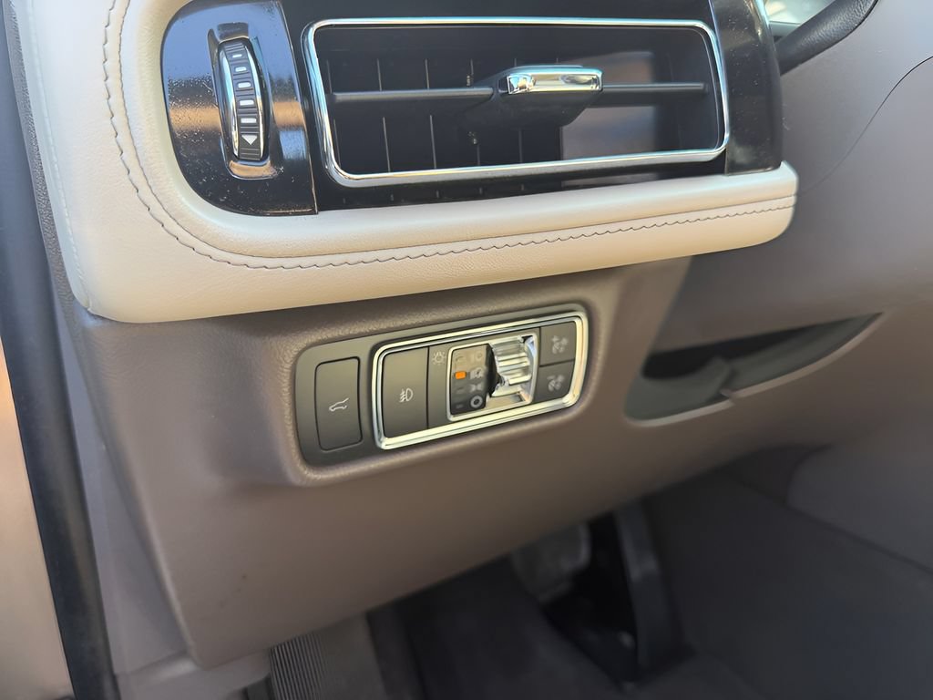 Used 2020 Lincoln Aviator Reserve w/ Equipment Group 201A RWD image 14