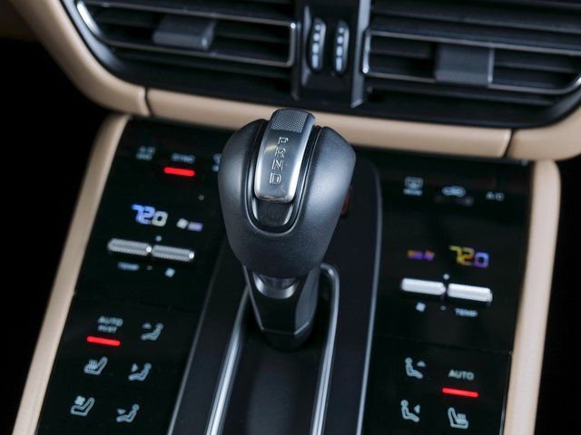 Certified 2026 Porsche Macan AWD/4WD image 17