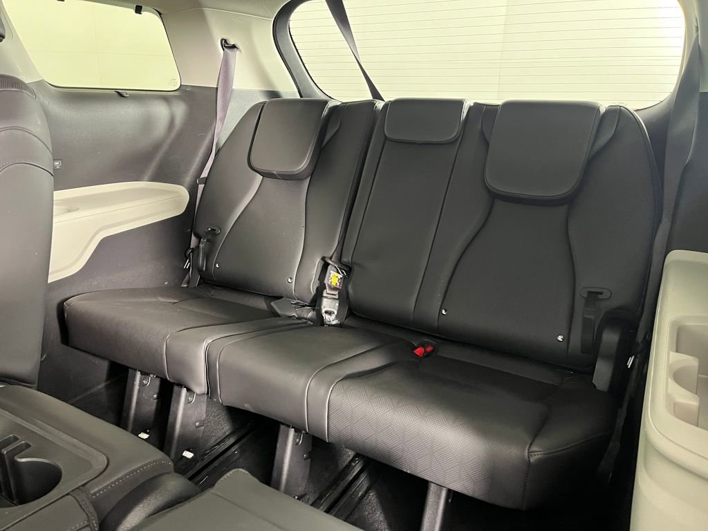 Used 2024 Kia Carnival SX image 12