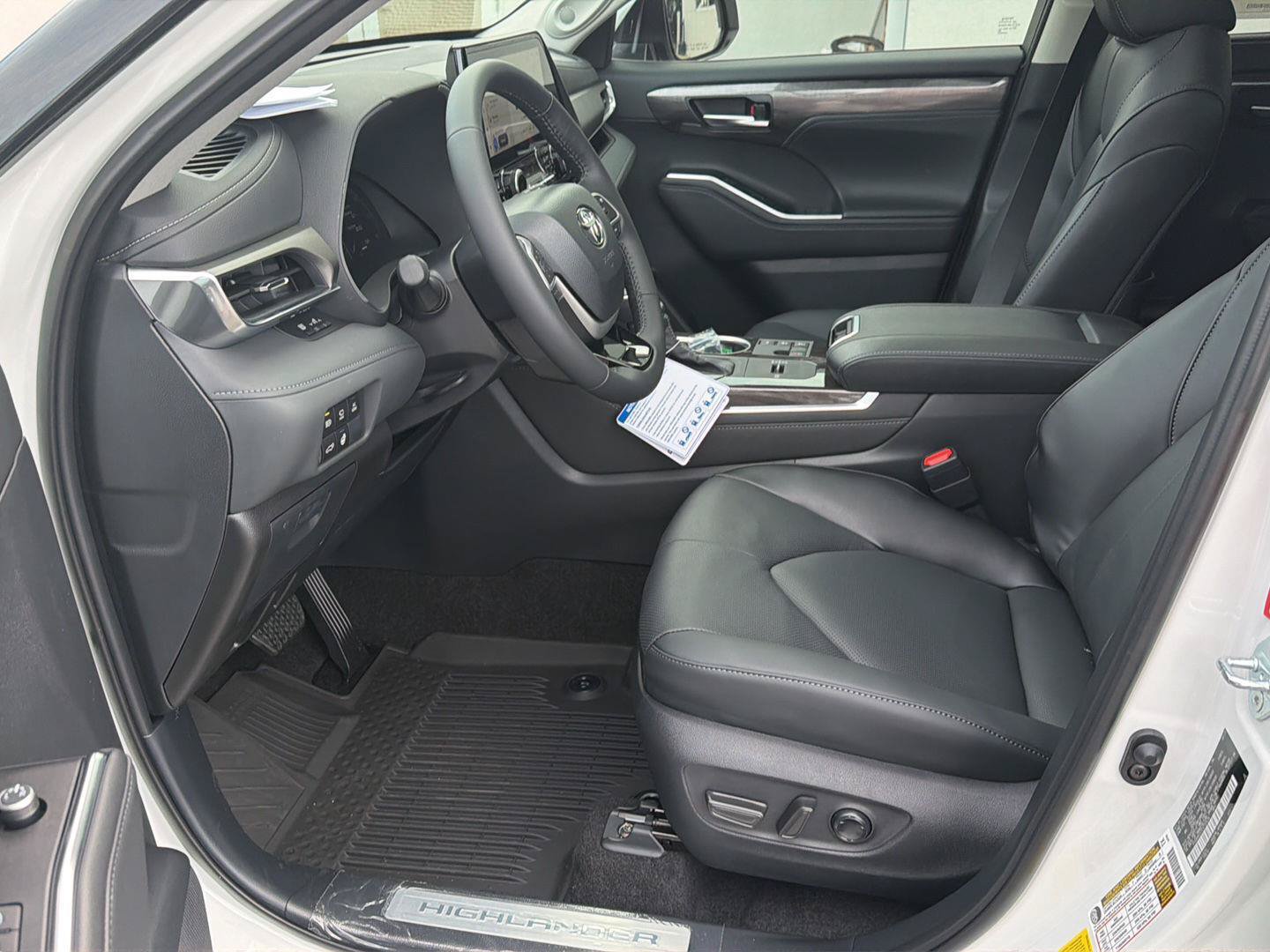 New 2026 Toyota Highlander Limited AWD/4WD image 10