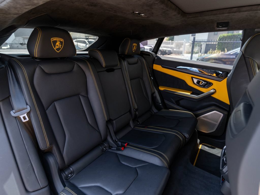 Used 2021 Lamborghini Urus AWD/4WD image 26