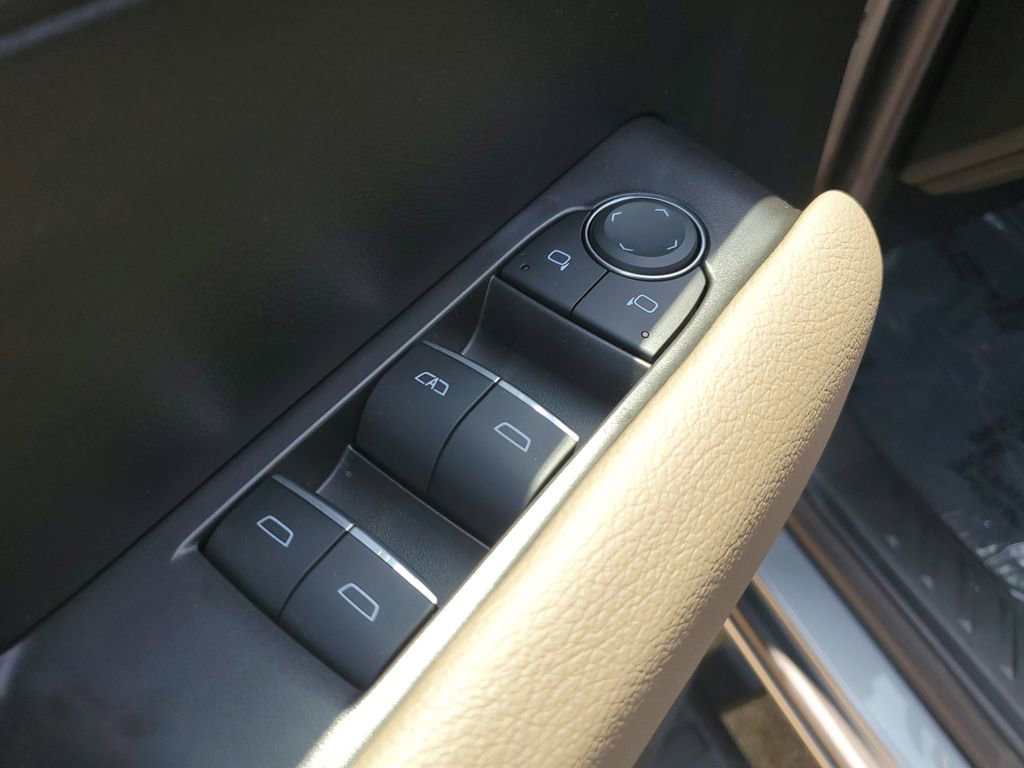 Used 2024 GMC Canyon Denali AWD/4WD image 21