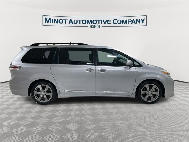 Used 2017 Toyota Sienna SE image 9