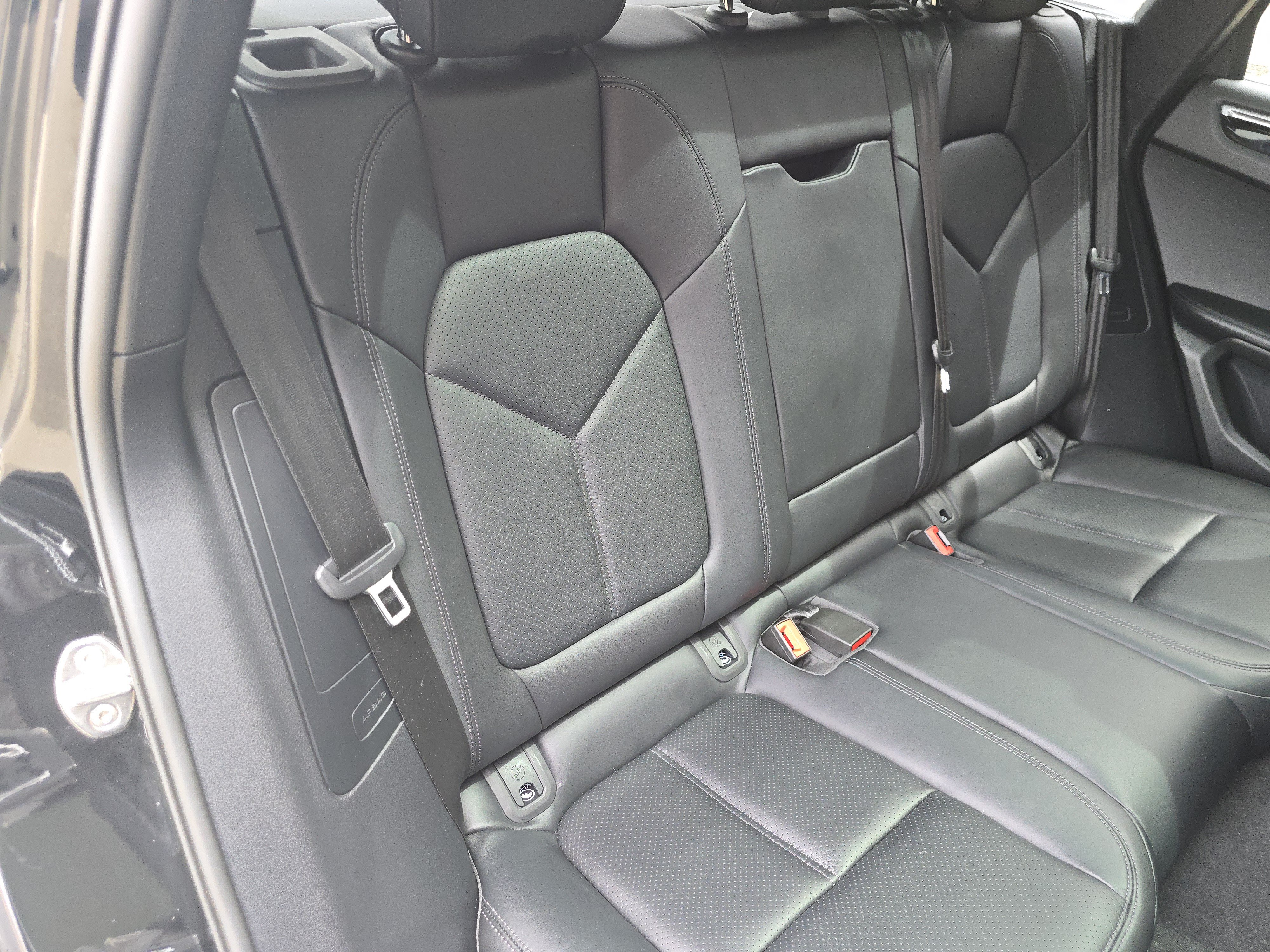 Certified 2023 Porsche Macan AWD/4WD image 19