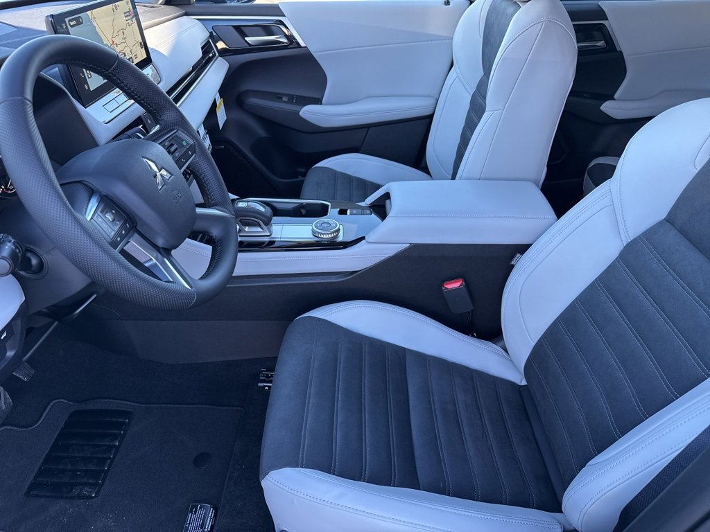New 2025 Mitsubishi Outlander SE image 22
