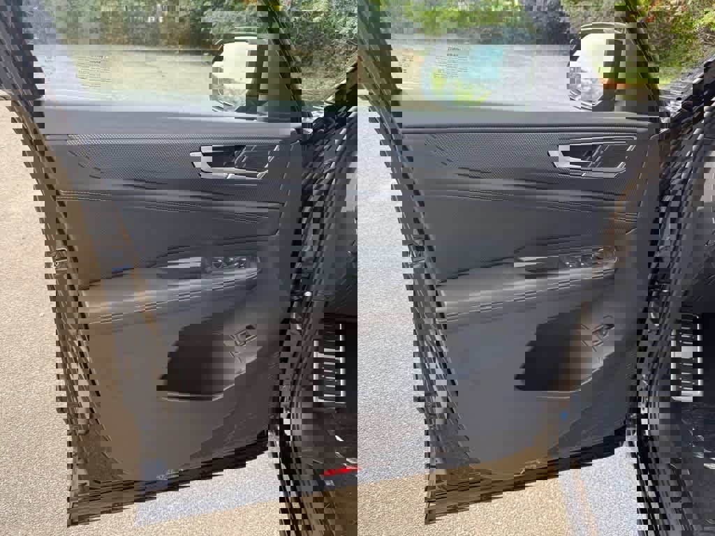 New 2026 Volkswagen Atlas Cross Sport SEL R-Line image 16