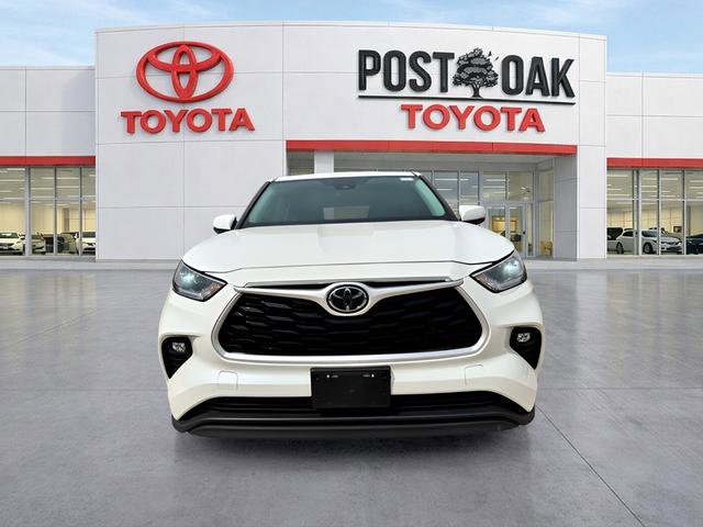 Used 2021 Toyota Highlander LE image 4