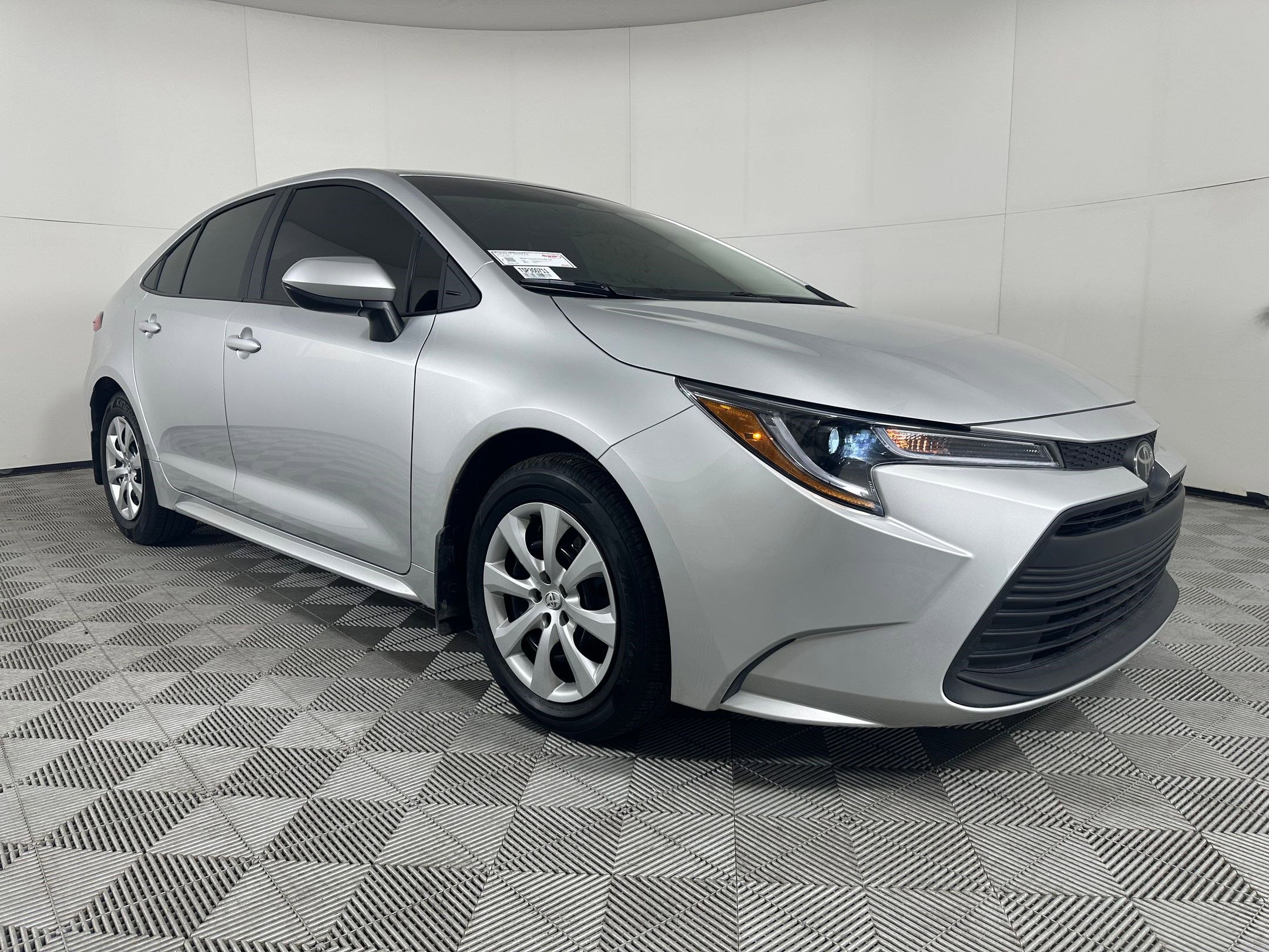 Used 2025 Toyota Corolla LE image 6