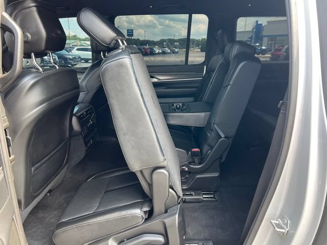 Used 2024 Jeep Wagoneer L Series II w/ Flexible Seating Group AWD/4WD image 5