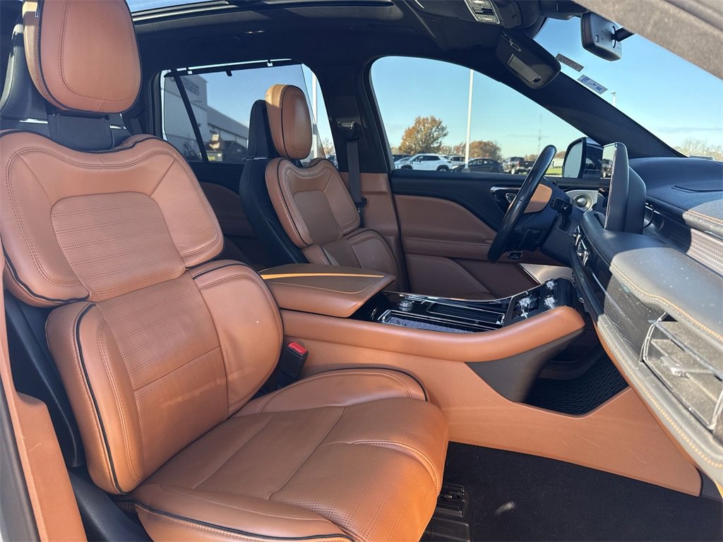 Used 2020 Lincoln Aviator Black Label w/ Class IV Trailer Tow Package image 27