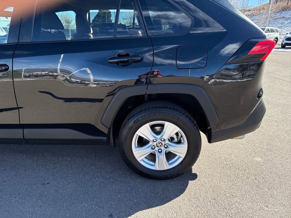 Used 2021 Toyota RAV4 XLE w/ Carpet Mat Package (TMS) image 33