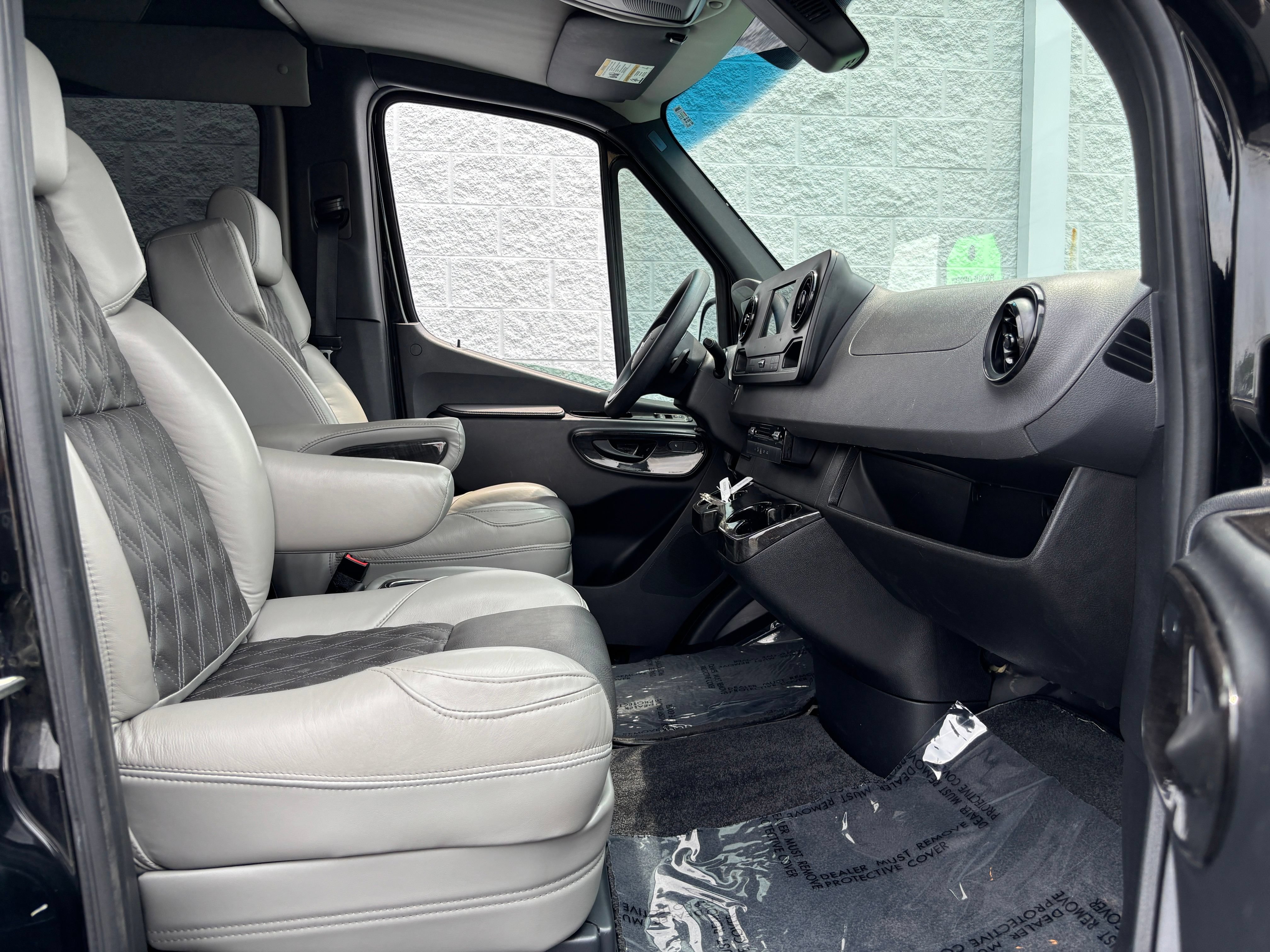 Used 2023 Mercedes-Benz Sprinter 2500 image 25