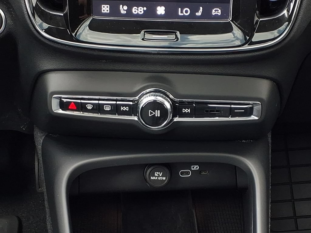 Certified 2023 Volvo XC40 B5 Ultimate w/ Protection Package Premier AWD/4WD image 19