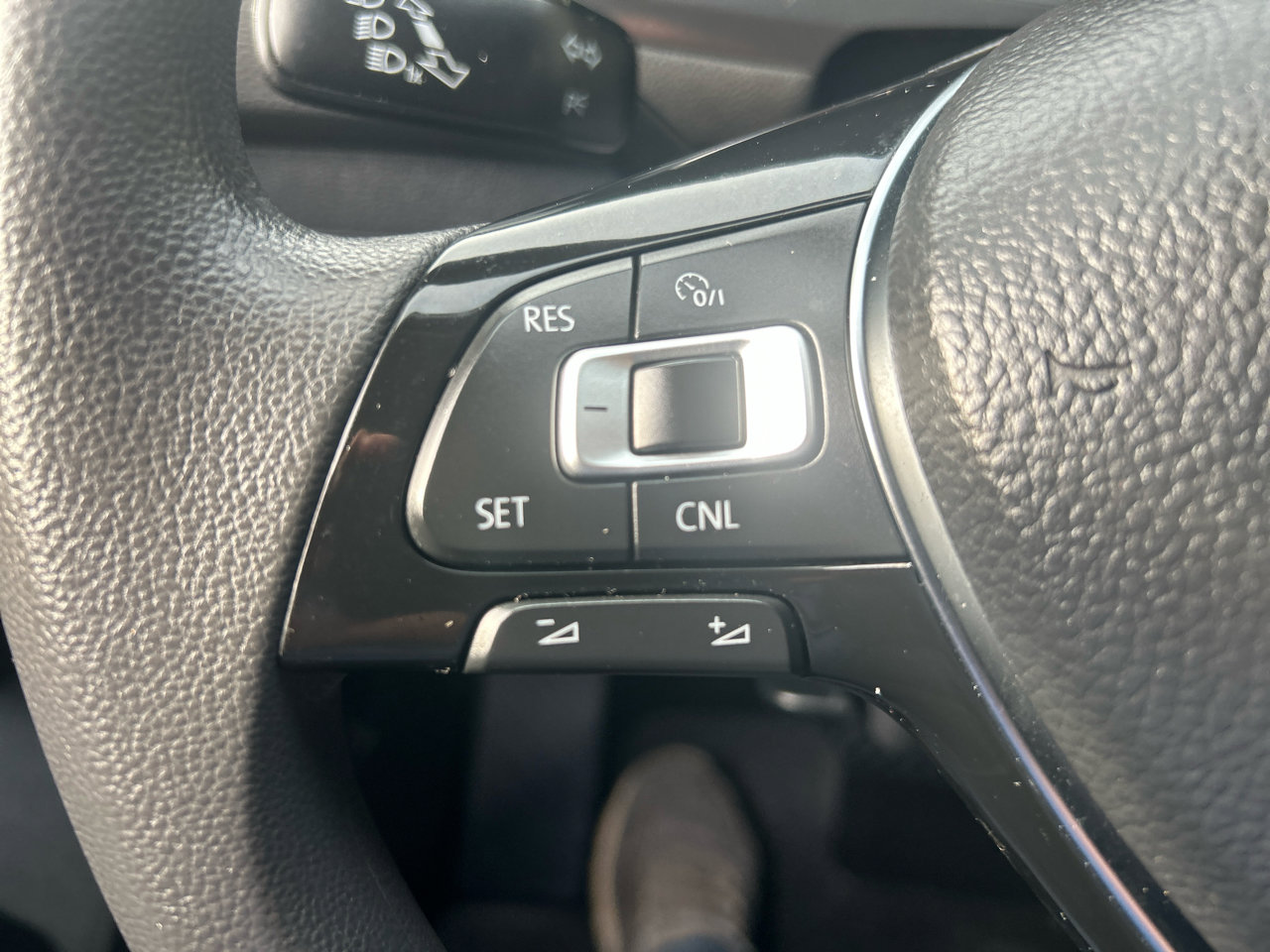 Used 2018 Volkswagen Tiguan S image 14