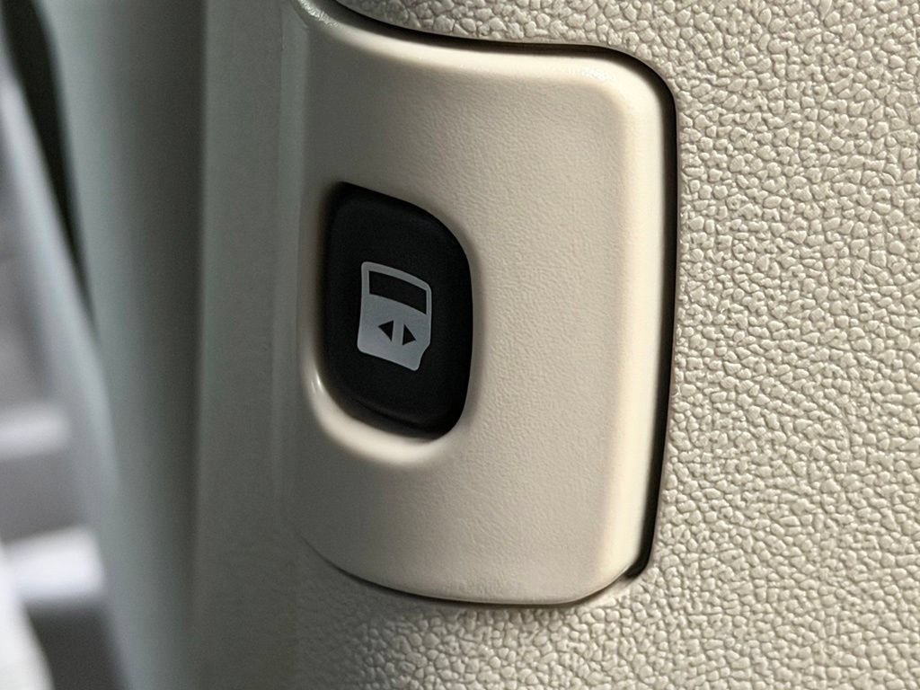 Used 2010 Chrysler Town & Country Touring FWD image 14