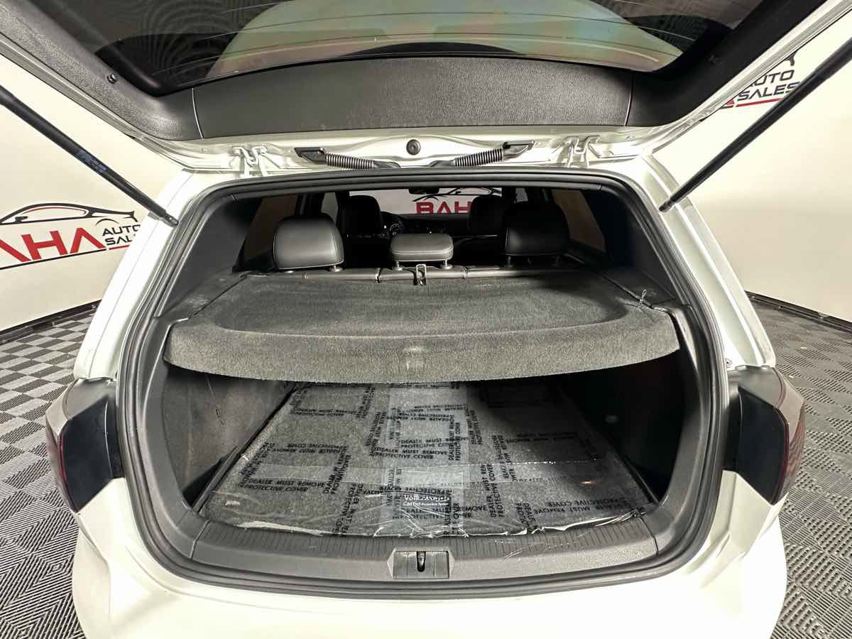 Used 2017 Volkswagen Golf R 4-Door AWD/4WD image 19