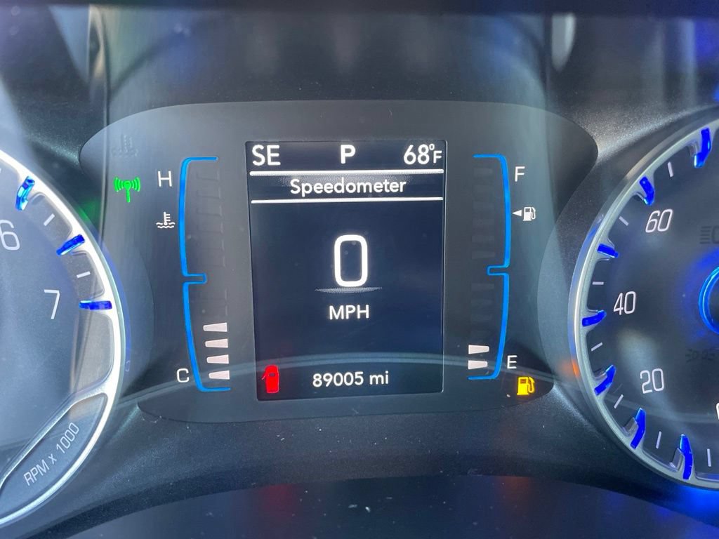 Used 2017 Chrysler Pacifica Touring-L FWD image 16