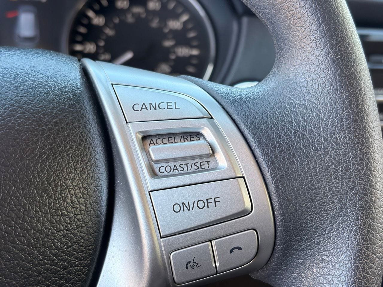 Used 2015 Nissan Rogue SV FWD image 26