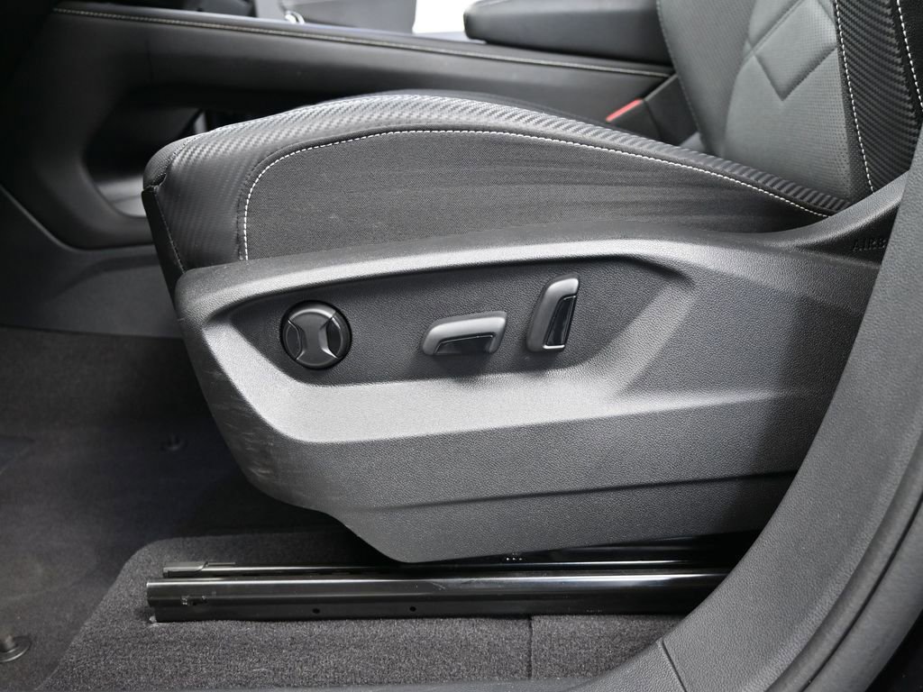 Used 2024 Volkswagen Atlas Cross Sport SE image 20