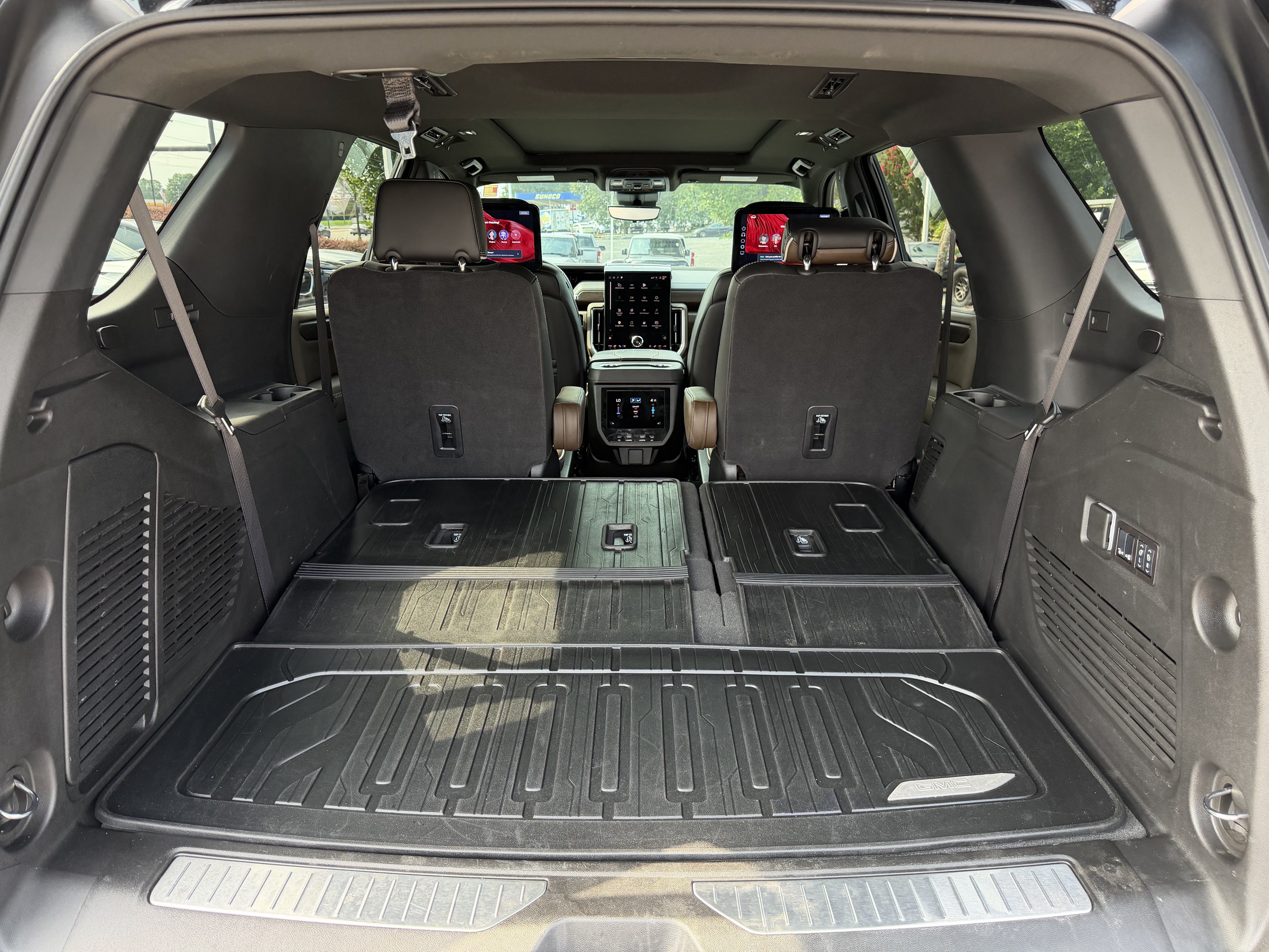 Used 2025 GMC Yukon Denali Ultimate AWD/4WD image 37