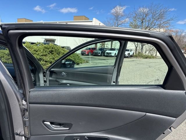 Used 2023 Hyundai Elantra SEL w/ Convenience Package image 36