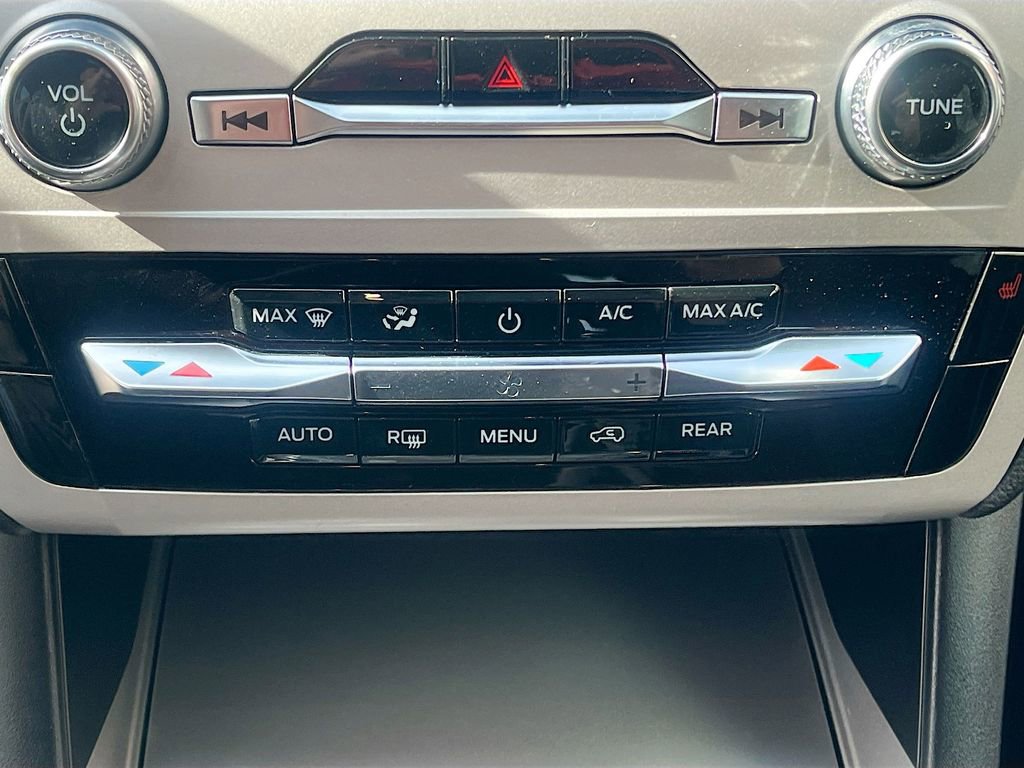 Used 2023 Ford Explorer XLT image 15