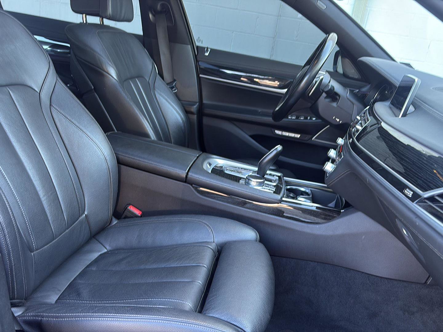Used 2018 BMW 750i xDrive AWD/4WD image 17