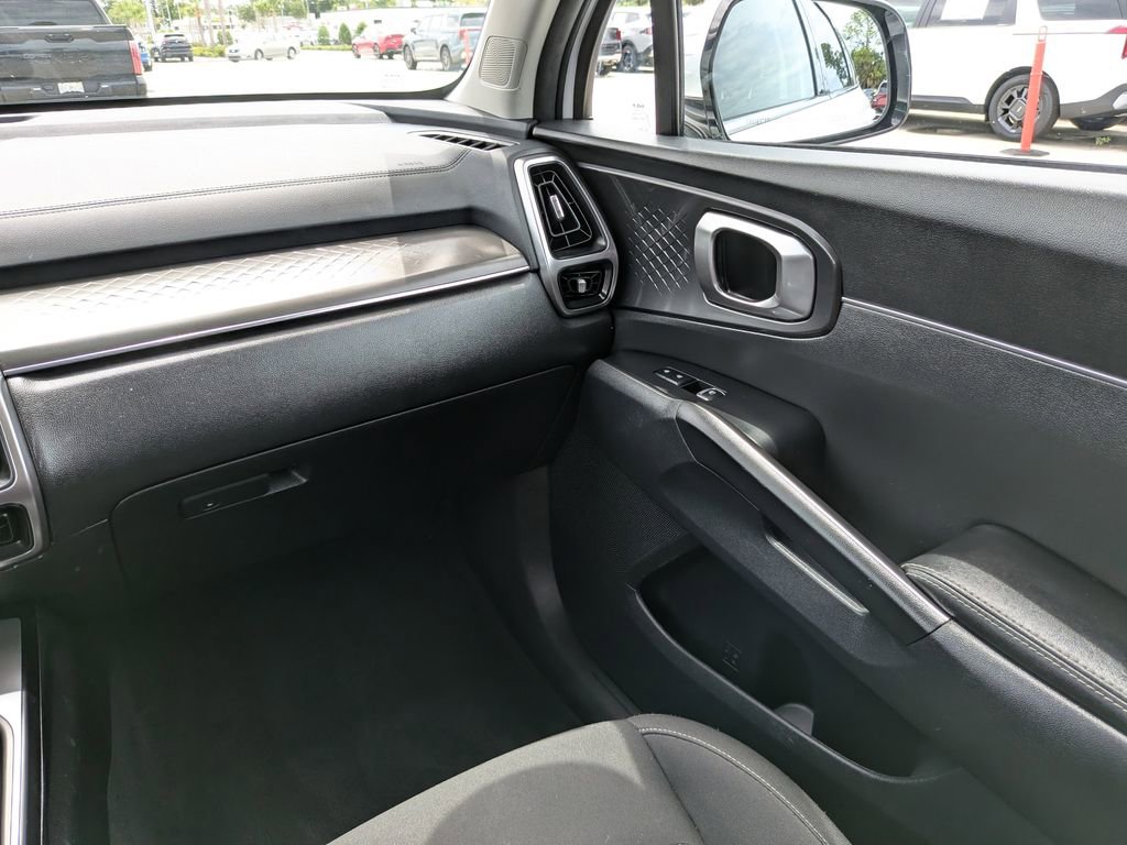 Used 2022 Kia Sorento LX FWD image 16