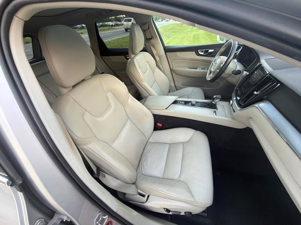 Used 2018 Volvo XC60 T5 Momentum w/ Vision Package AWD/4WD image 26