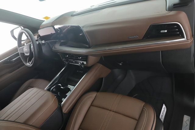 Used 2025 Chevrolet Suburban High Country AWD/4WD image 34