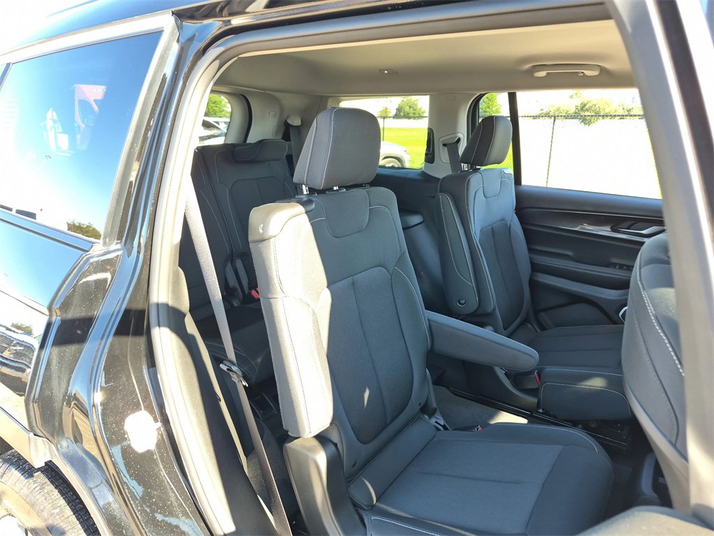 Used 2022 Jeep Grand Cherokee L Laredo w/ Luxury Tech Group I image 65