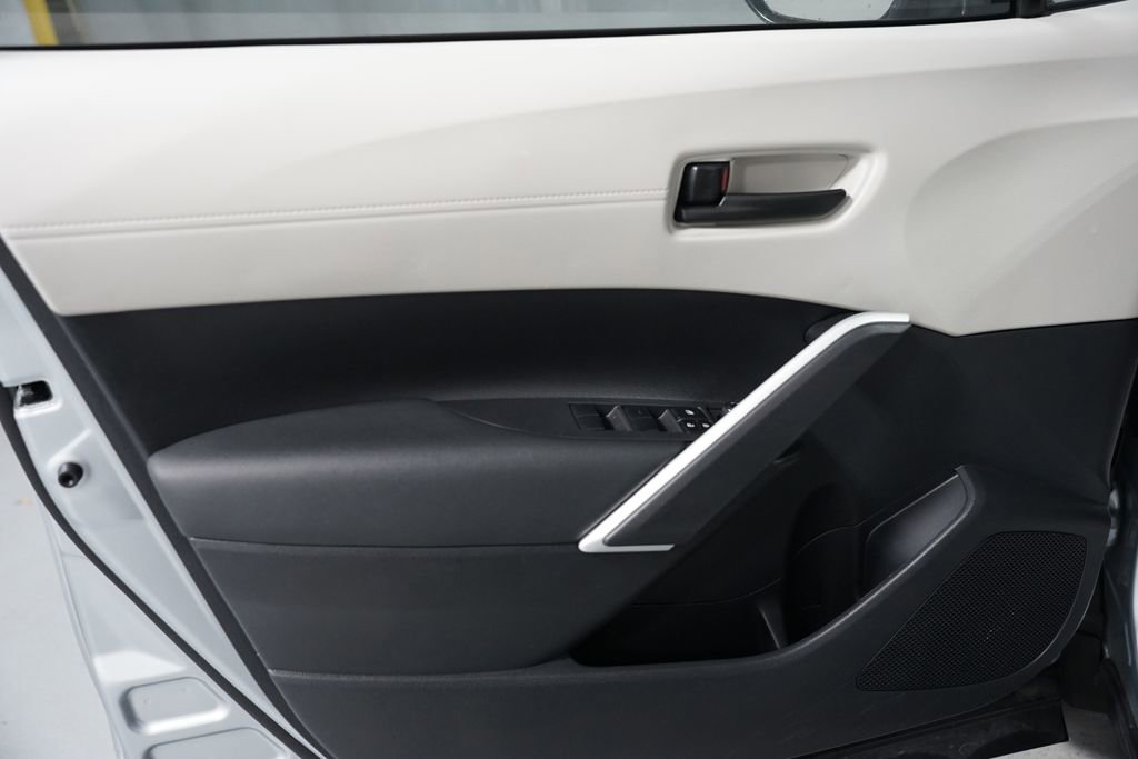 Certified 2024 Toyota Corolla Cross L image 27