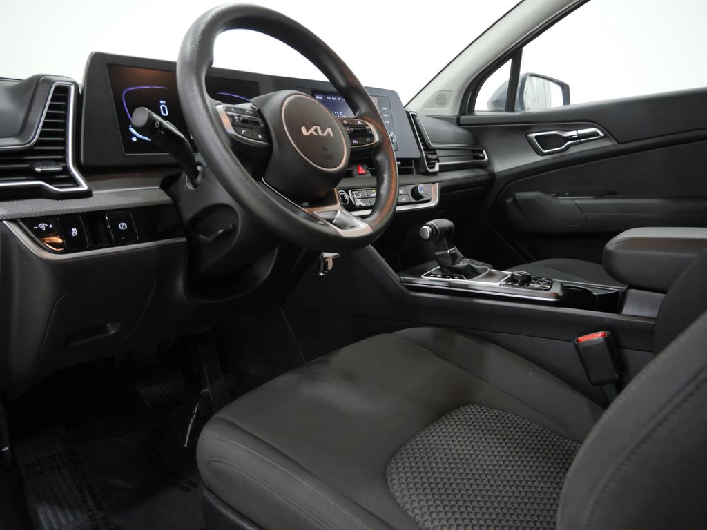 Used 2025 Kia Sportage LX image 11