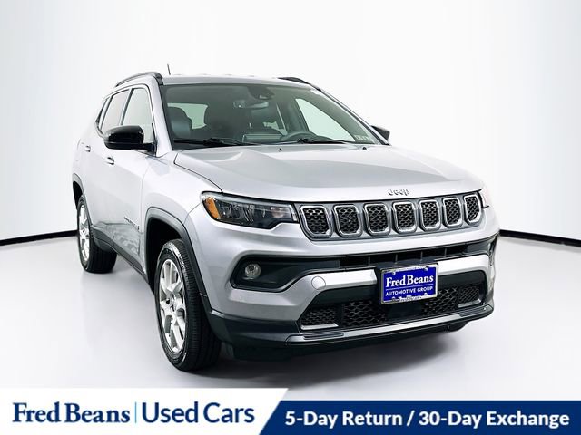 Used 2023 Jeep Compass Latitude image 1